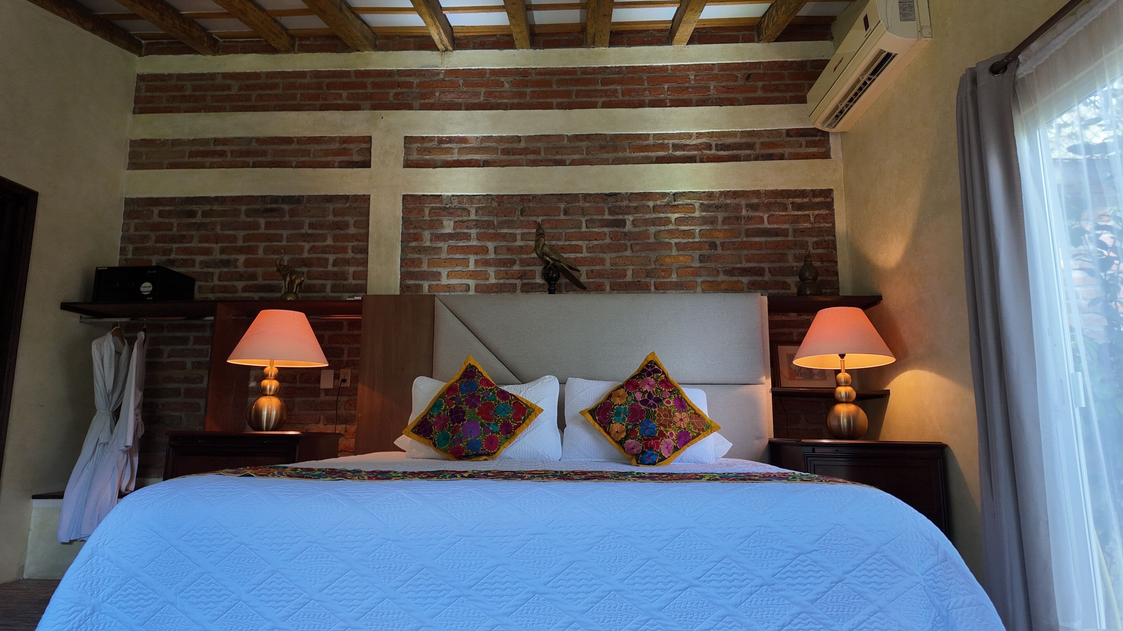 Design Room | Premium bedding, free minibar, in-room safe, individually decorated