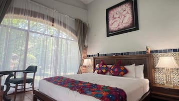 Habitación de diseñador con 2 camas individuales, 1 cama King size | Ropa de cama de alta calidad y artículos del minibar gratis