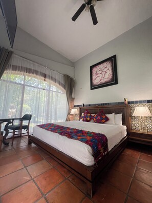 Premium bedding, free minibar, in-room safe, individually decorated - Hacienda del Lago Boutique Hotel (Ajijic)