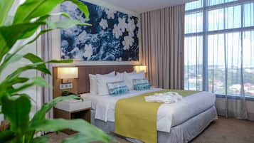 Premier Apartment, 1 Bedroom, Non Smoking | Premium bedding, in-room safe, soundproofing, iron/ironing board
