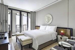 Ropa de cama de alta calidad, edredones de plumas, minibar y caja fuerte