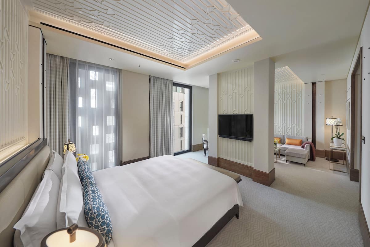 Ropa de cama de alta calidad, edredones de plumas, minibar y caja fuerte