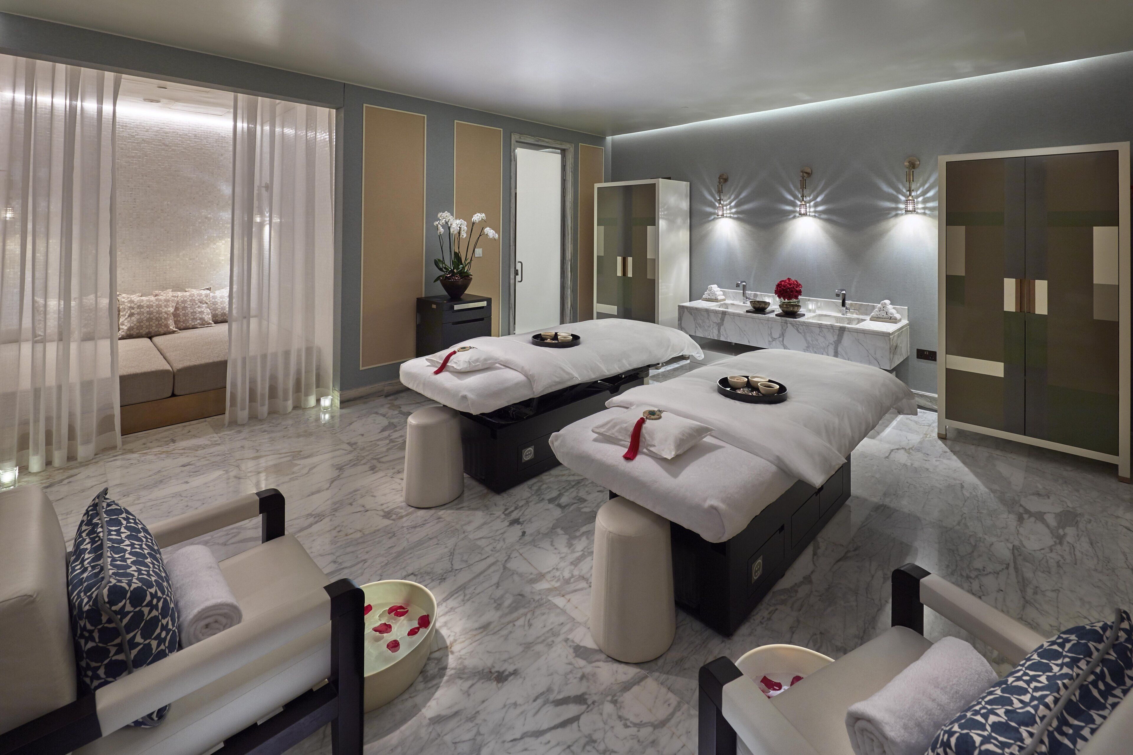 Couples treatment rooms, sauna, steam room, body treatments
