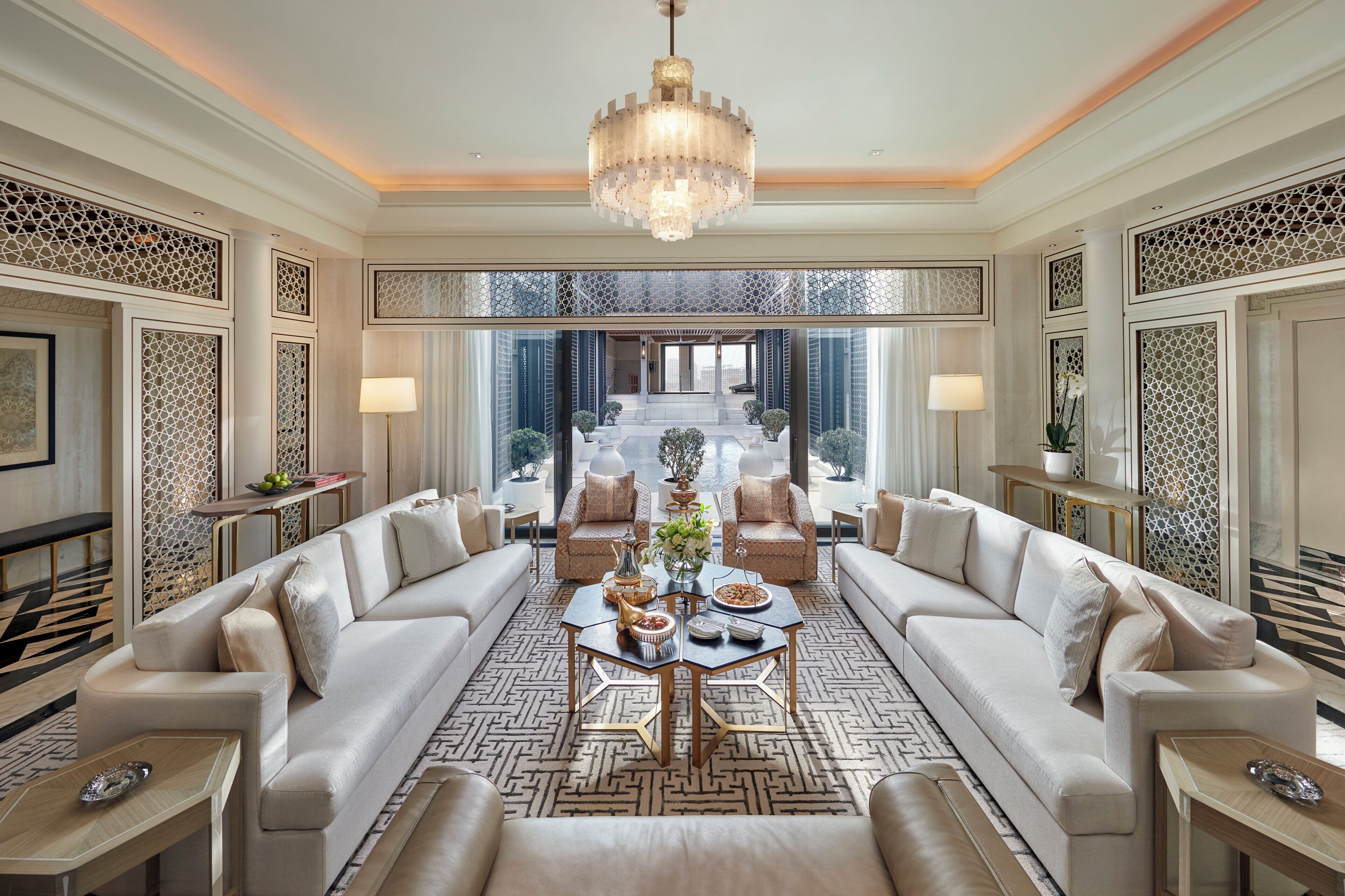 جناح ملكي (Two King Bedrooms) | أغطية فراش متميزة وألحفة محشوة بالريش وأسرّة بإسفنج يتكيف مع شكل الجسم