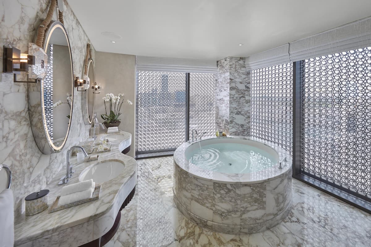 Suite panorámica, 1 cama de matrimonio grande | Bañera profunda