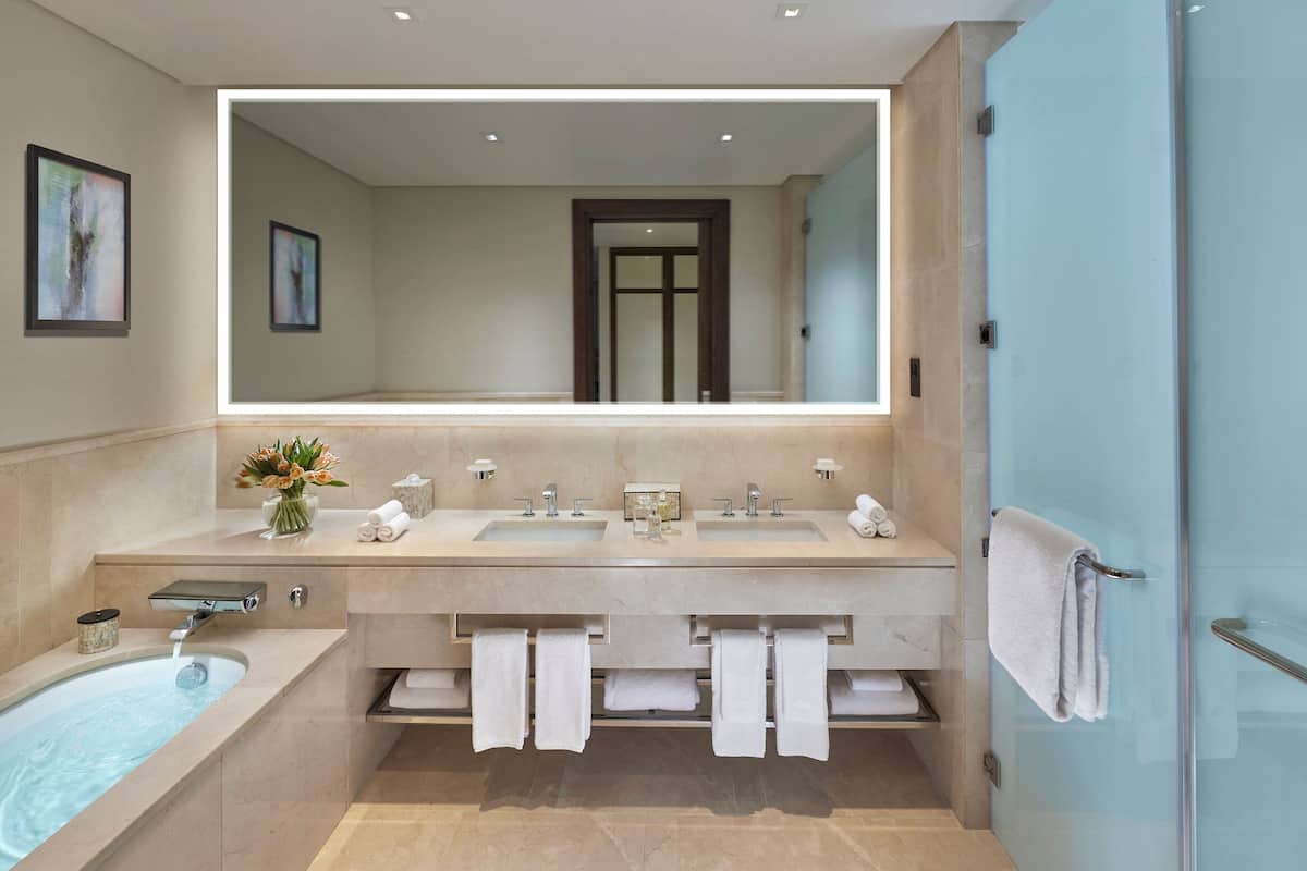 Separate bathtub and shower, rainfall showerhead