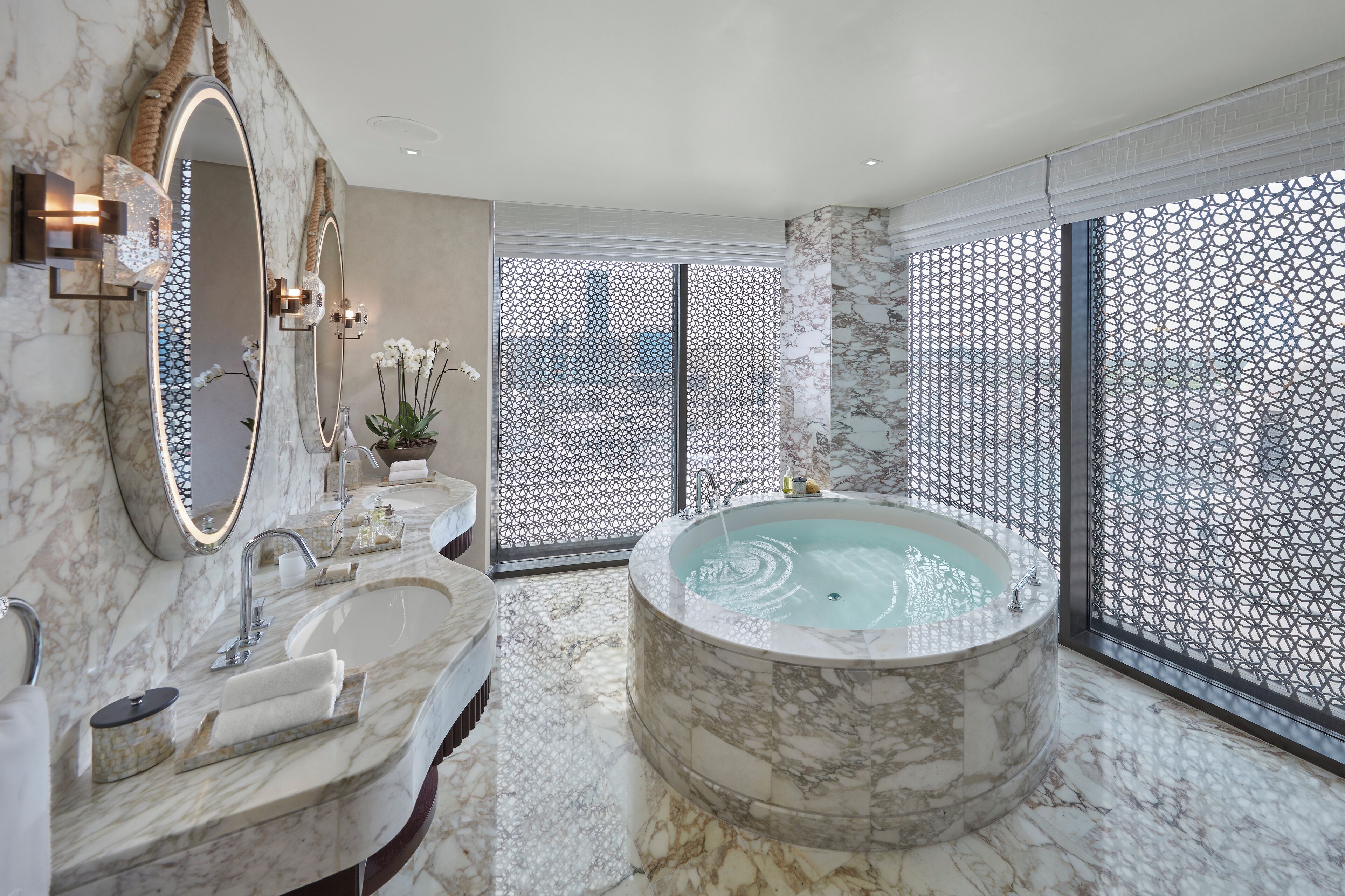 Panoramic-Suite, 1 King-Bett | Badezimmer