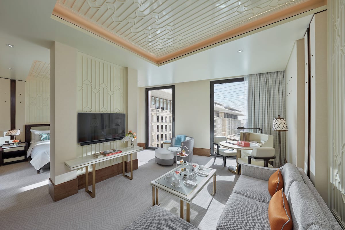 Ropa de cama de alta calidad, edredones de plumas, minibar y caja fuerte