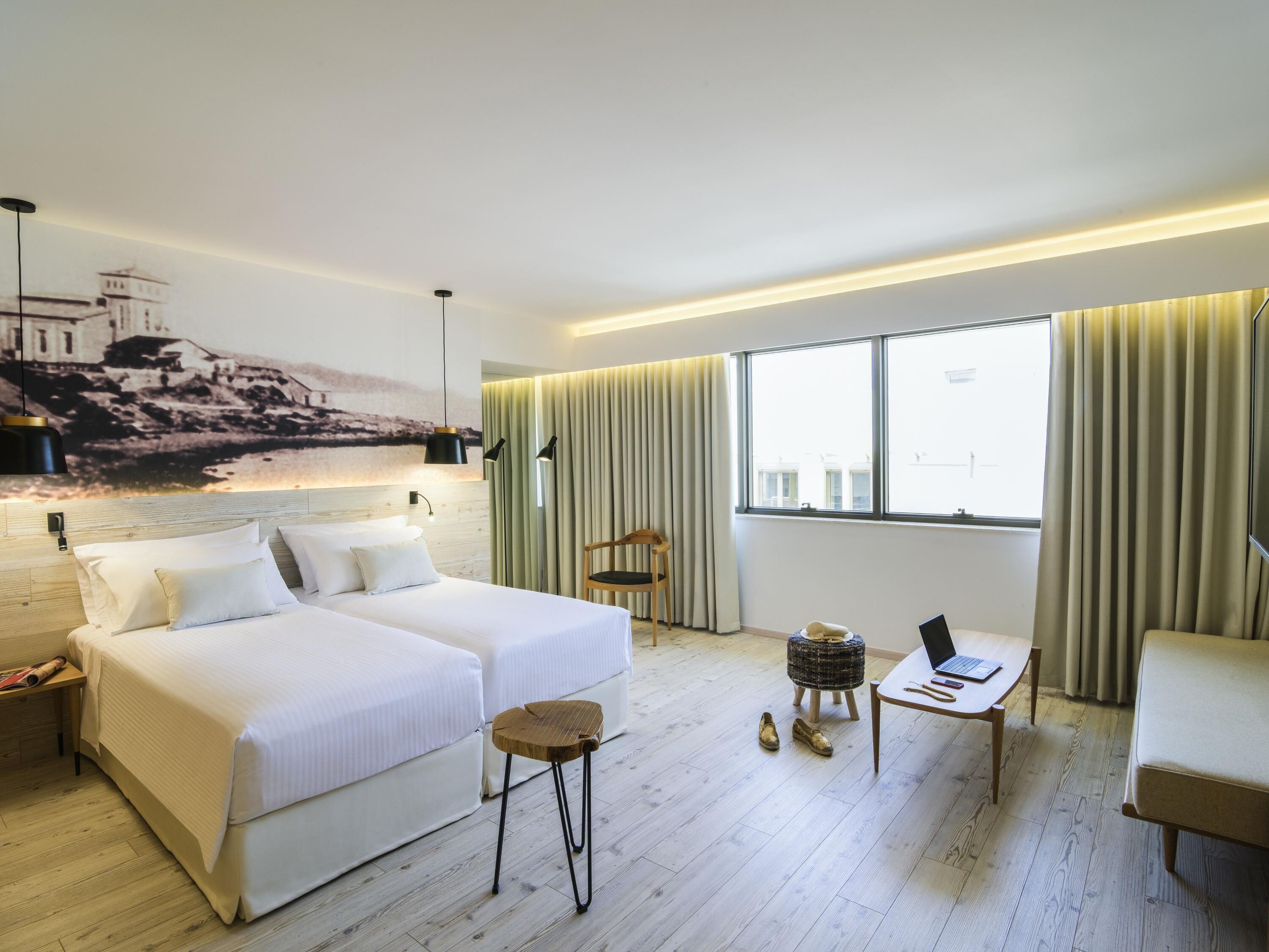 Classic Room, 1 Double or 2 Twin Beds | Premium bedding, minibar, in-room safe, desk