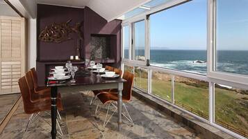 Apartment, 3 Bedrooms, Kitchen, Ocean View | Pemandangan dari bilik