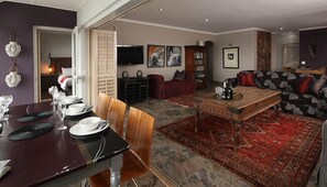 Apartment, 3 Schlafzimmer, Küche, Meerblick | Wohnbereich | Flachbildfernseher, Kamin