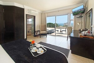 Executive Suite Conference Center  | Frigobar, cofres nos quartos, escrivaninha, Wi-Fi de cortesia