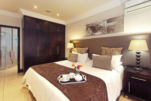 Standard Double or Twin Room | Minibar, in-room safe, desk, free WiFi - uShaka Manor Guest House (Umhlanga)