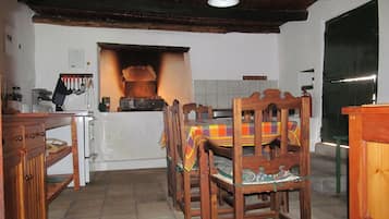 House, 2 Bedrooms, Fireplace, Mountain View (Old Farmhouse) | Private kitchen | Fridge, microwave, stovetop, electric kettle
