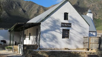 Huis, 2 slaapkamers, open haard, uitzicht op bergen (Old Farmhouse) | Terras