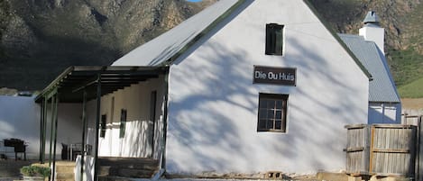 Huis, 2 slaapkamers, open haard, uitzicht op bergen (Old Farmhouse) | Terras