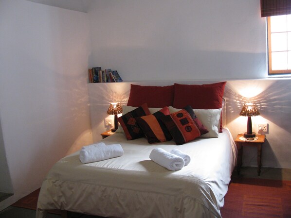 Premium bedding, free WiFi, bed sheets - Die Ou Huis (Ashton)