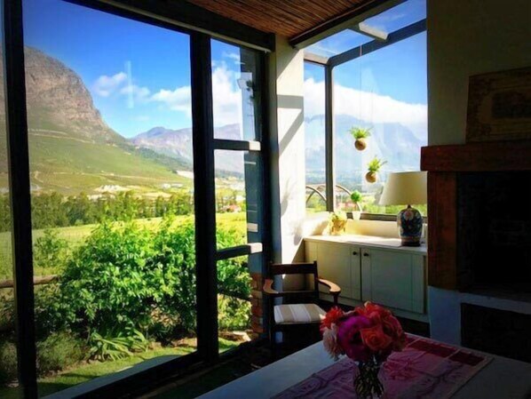 In-room dining - Courchevel Cottages (Franschhoek)