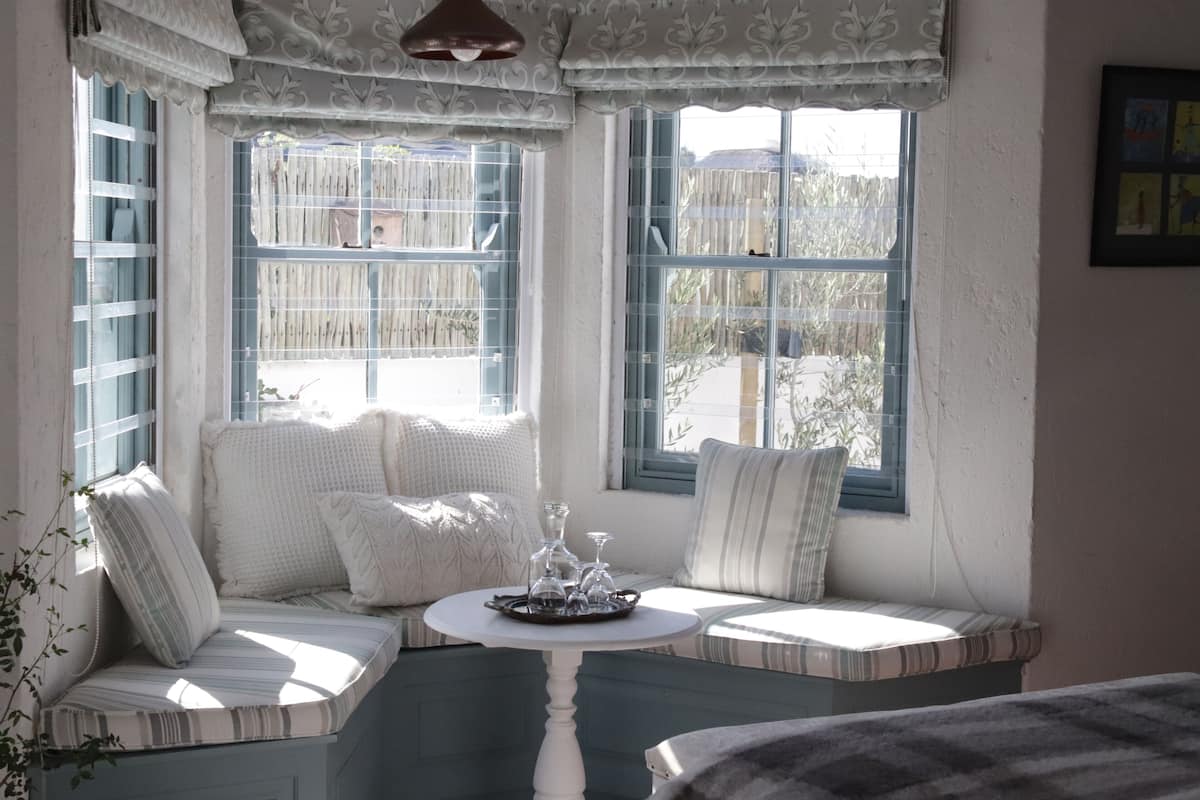 Premium Suite, Ocean View | Egyptian cotton sheets, premium bedding, pillowtop beds, minibar