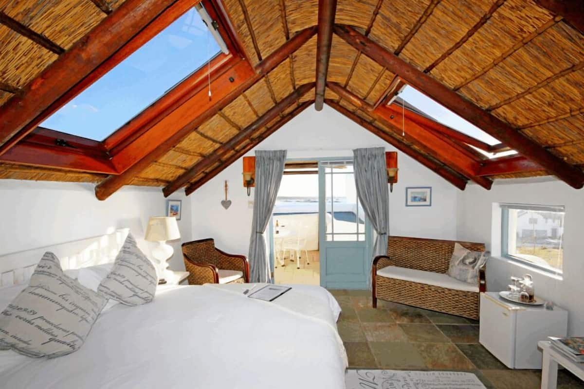 Deluxe Suite, Ocean View | Egyptian cotton sheets, premium bedding, pillowtop beds, minibar