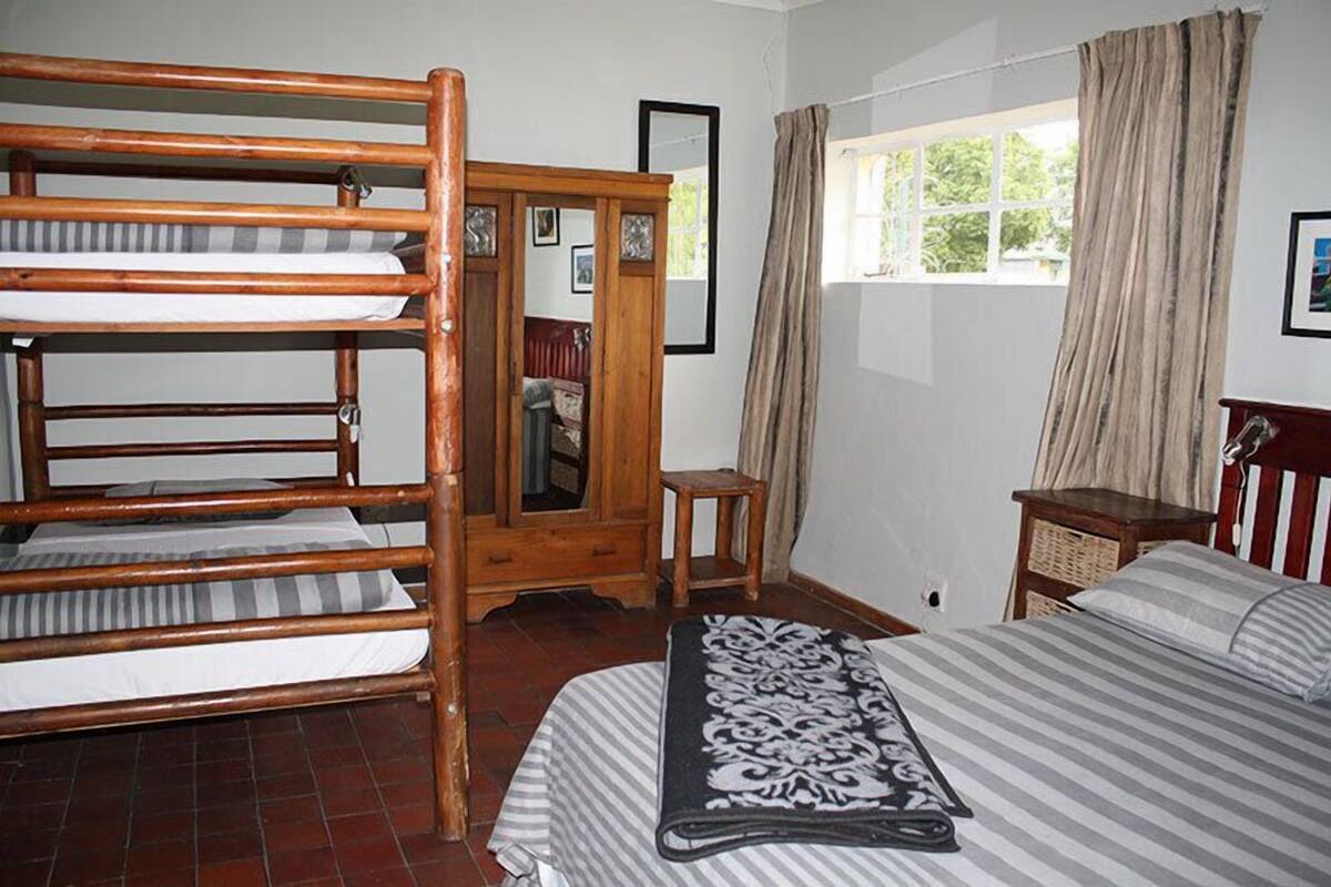 Basic-Vierbettzimmer