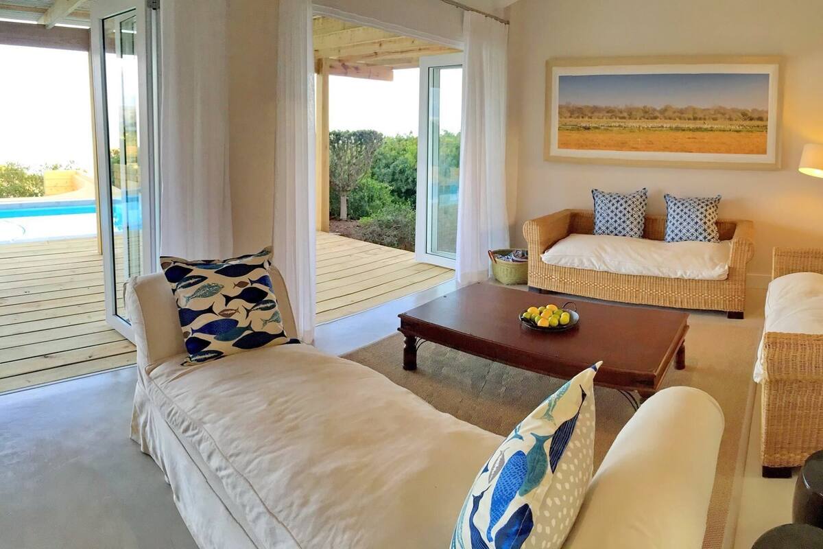Villa de lujo, 5 habitaciones | Área de sala de estar | Televisión de pantalla plana