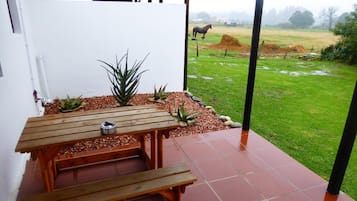 Studio (Aardvarks) | Teras/patio