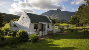 Front of property - Hermitage Huisies Farm Cottages (Swellendam)