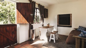 Cottage (River) | Desk, iron/ironing board (on request), free WiFi, bed sheets - Hermitage Huisies Farm Cottages (Swellendam)