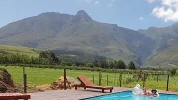 Kolam renang outdoor