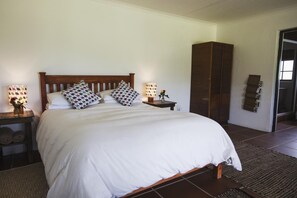 Studio (Guinea Fowl)