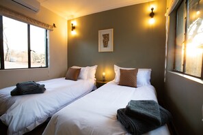 Individually decorated, individually furnished, iron/ironing board - Antares Bush Camp & Safaris - Hostel (Phalaborwa)