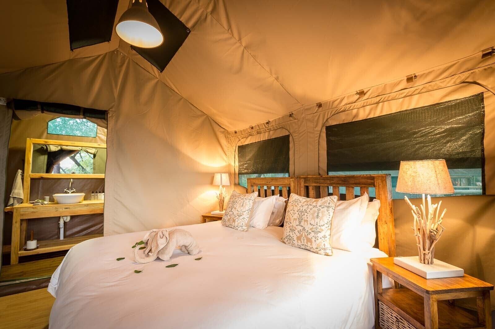 In-room safe, desk, bed sheets