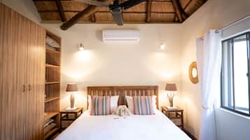 Rukiya Family House | In-room safe, desk, bed sheets