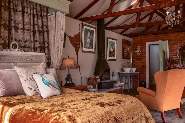 Cato | 10 bedrooms, in-room safe, desk, iron/ironing board