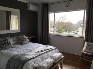 Luxe appartement, 2 slaapkamers | 2 slaapkamers, een strijkplank/strijkijzer, gratis wifi, beddengoed