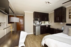 Self-catering Unit (Bath & Shower) Faith | 客廳 | 平面電視