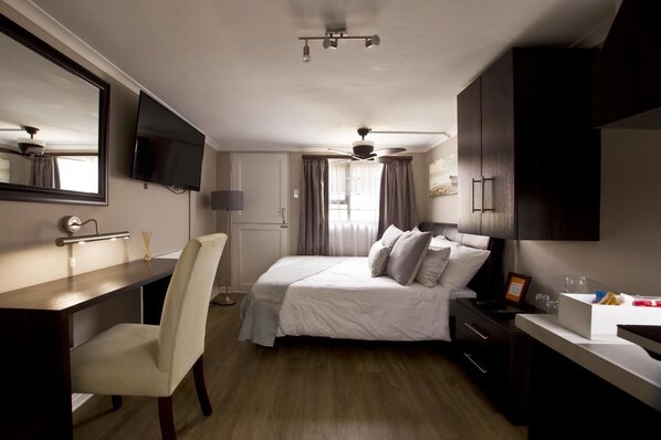 Self-catering Unit (Shower) Hope | Oleskelualue | Taulutelevisio