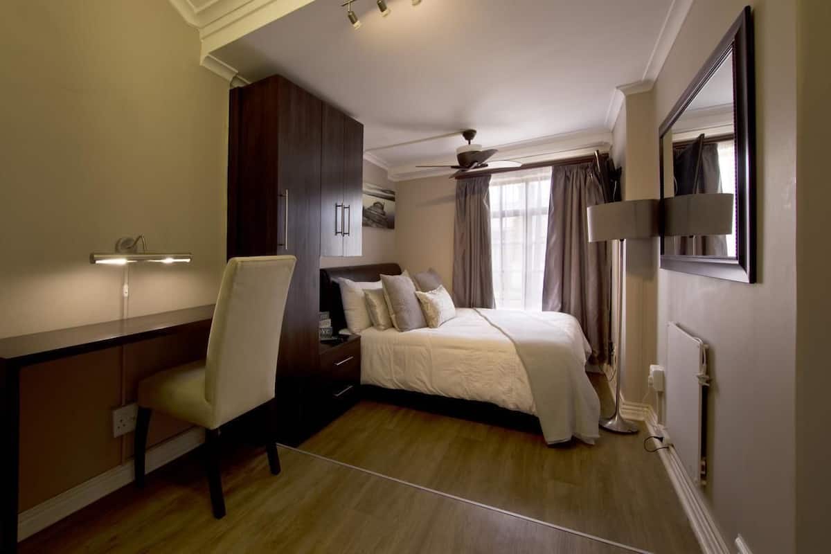 Self-catering Unit (Bath & Shower) Faith | Premium bedding, desk, iron/ironing board, free WiFi