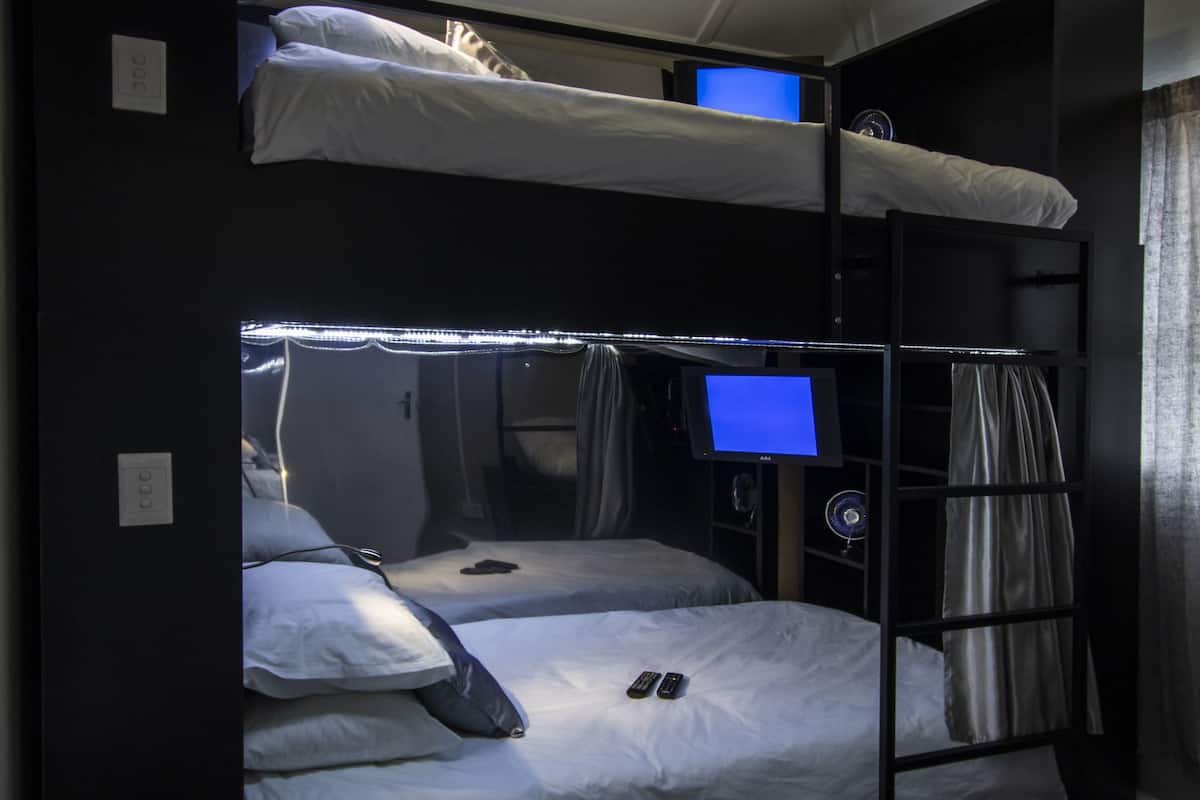 Premium bedding, desk, iron/ironing board, free WiFi