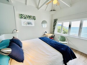 5 - Isis Room, Deluxe Sea View | Premium bedding, individually decorated, individually furnished, desk - Sunny Cove Manor (Cape Town)