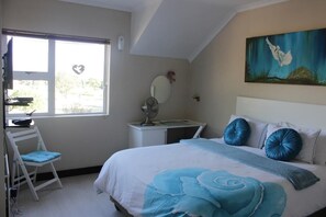 Bureau, fer et planche à repasser, Wi-Fi gratuit, draps fournis