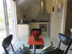 Refrigerador, microondas, horno y lavavajillas 