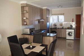 Classic Apartment, 2 Bedrooms | In-room dining