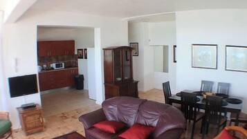 Family Apartment, 3 Bedrooms | Living area