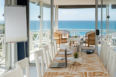 Boulders Beach Hotel, Cafe and Curio