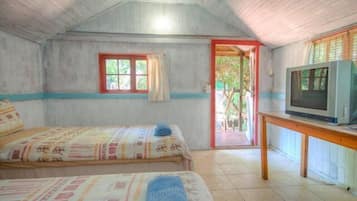 Iron/ironing board, bed sheets