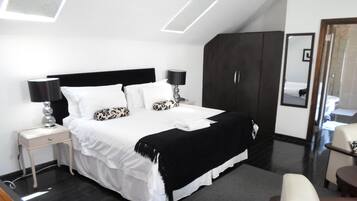 Estúdio standard, 1 quarto | Escrivaninha, Wi-Fi de cortesia, roupa de cama