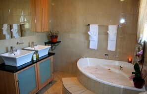 Superior suite 1 | Bathroom | Towels