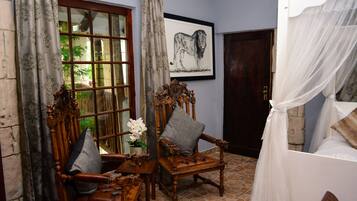 Lion Superior King Suite | 2 kamar tidur, brankas, dan didekorasi berbeda-beda